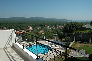 Вила под наем с панорамен морски изглед в Приморско