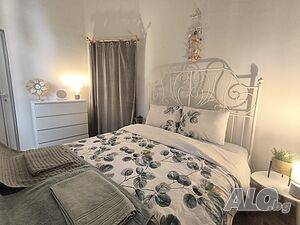 нощувки Двустаен апартамент с малко дворче до Компаса и ул. Александровска!