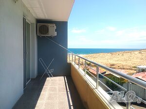 нощувки 🏖ТОП ЛОКАЦИЯ /Първа линия с двойна тераса с гледка море на Южния плаж с басейн и паркомясто