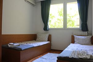 нощувки Нощувки в Каршиака с паркинг за служители, фирми и персонал