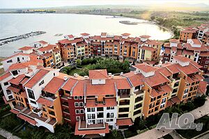 нощувки Студио с изглед море и огромна тераса в четиризвезден комплекс Марина Кейп