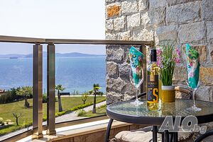 нощувки Абсолютна първа линия - едностаен апартамент с гледка море