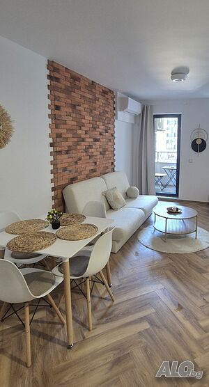 нощувки Чисто нов луксозен апартамент НСА с паркомясто