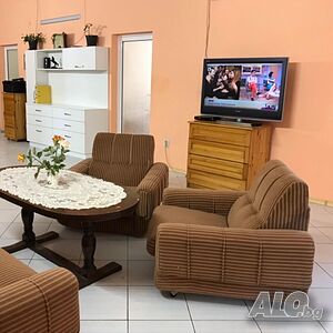 Стая под наем Дава се под наем: Обзаведено помещение с 8 стаи - общ капацитет до 25 души -