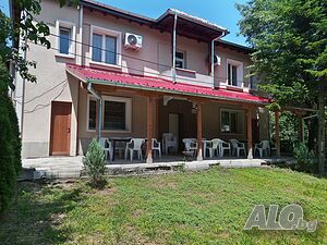 Легло в стая ”Къща” за РАБОТНИЦИ - 20 евро самостоятелни нощувки ЦЕНТЪР на Велико Търново