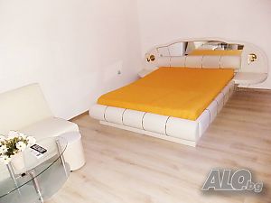 нощувки AZZARO 1- Луксозен апартамент на 1 мин. от плажа