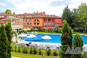 нощувки Партерен луксозен тристаен апартамент с директен излаз към плажа, комплекс ”Оазис” Равда