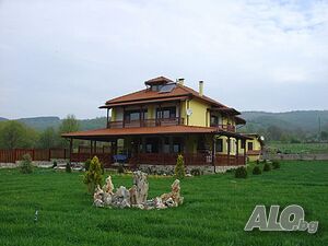 Къщи за гости Вила Лястовиче Гнездо