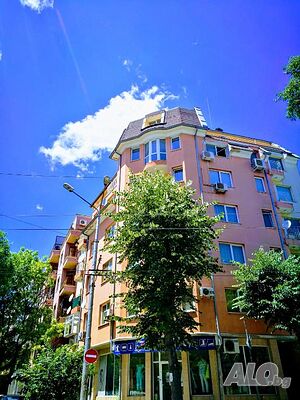 нощувки Варна Катедрал Гардън Студио във Варна