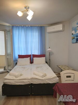 нощувки Студио за двама с безплатно паркомясто в подземен гараж.